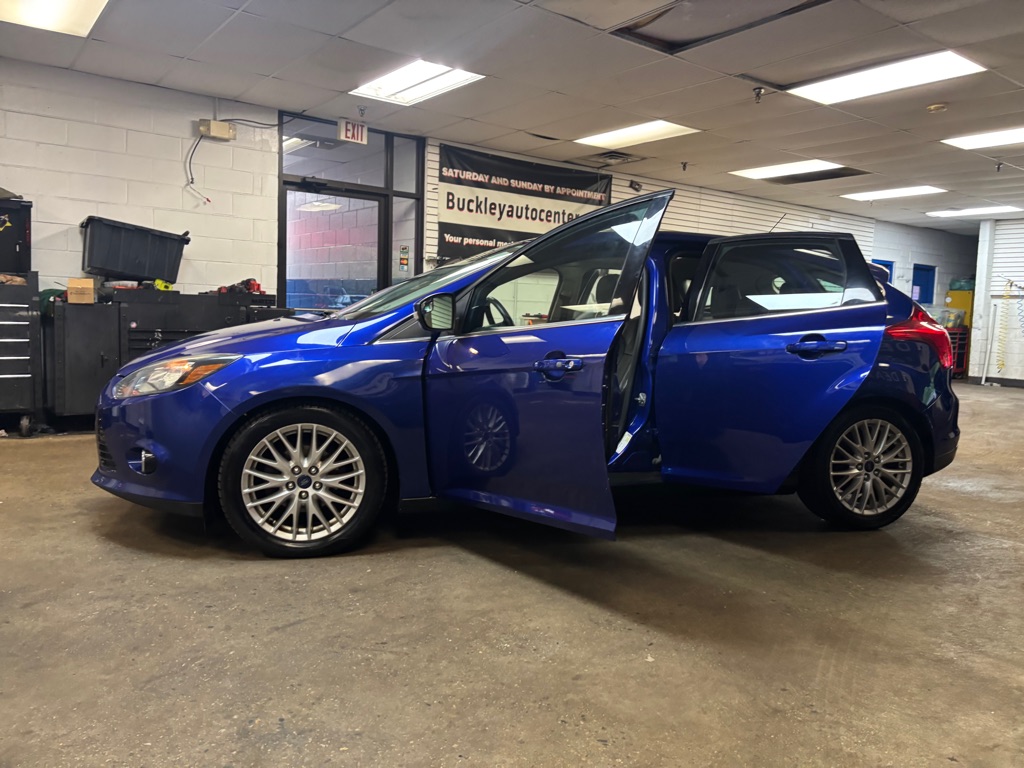Photo 25 of this FORD FOCUS