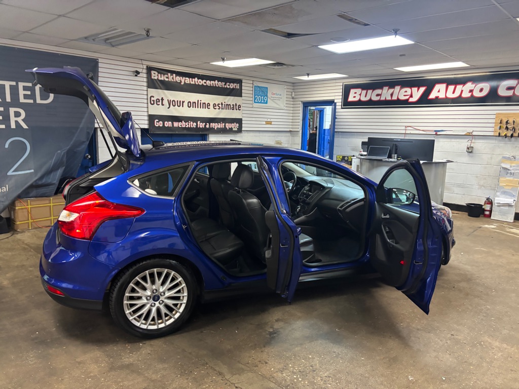 Photo 34 of this FORD FOCUS