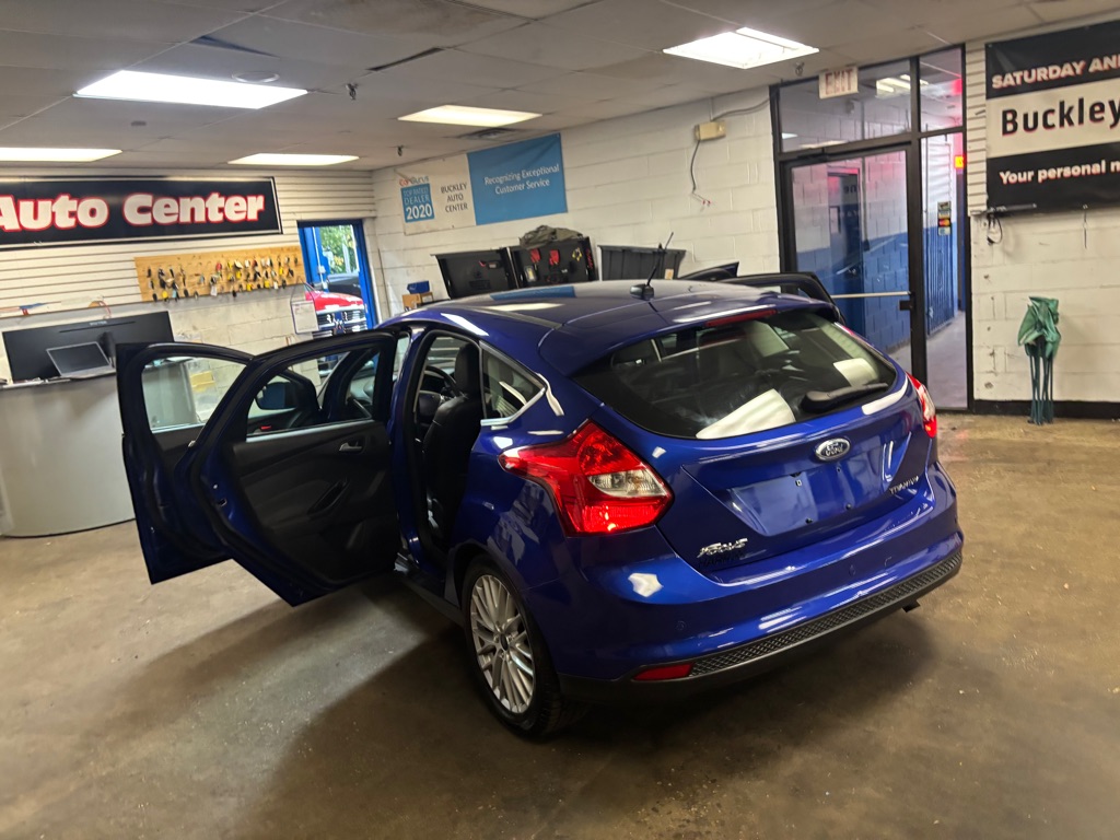 Photo 26 of this FORD FOCUS
