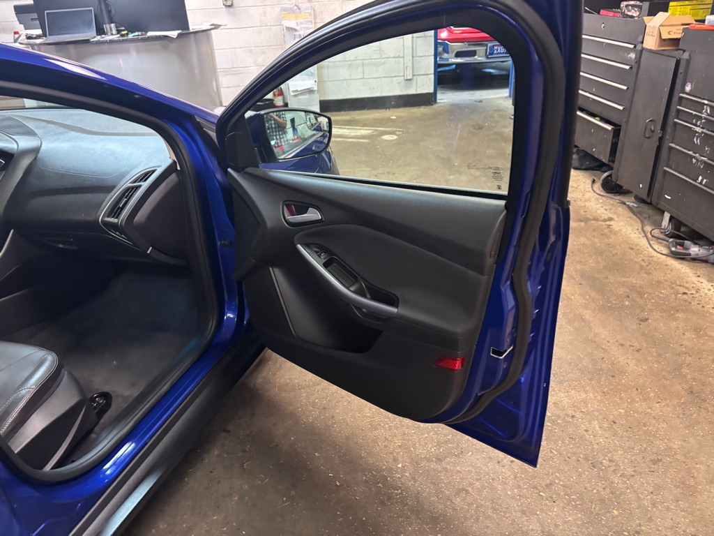 Photo 45 of this FORD FOCUS