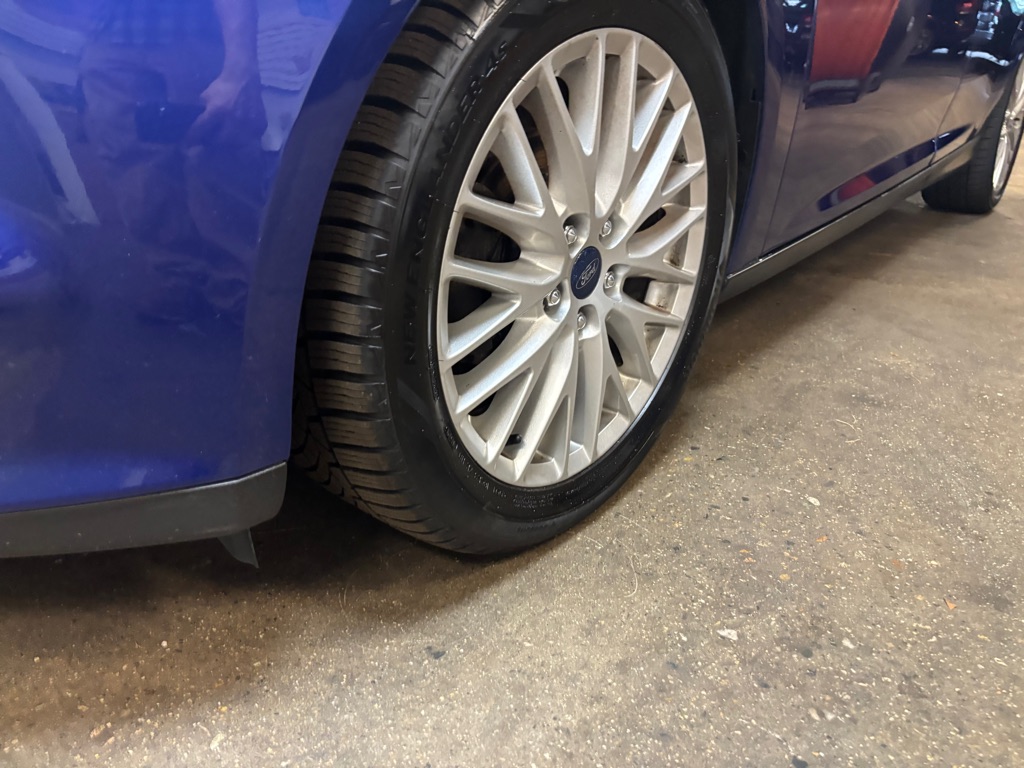 Photo 47 of this FORD FOCUS