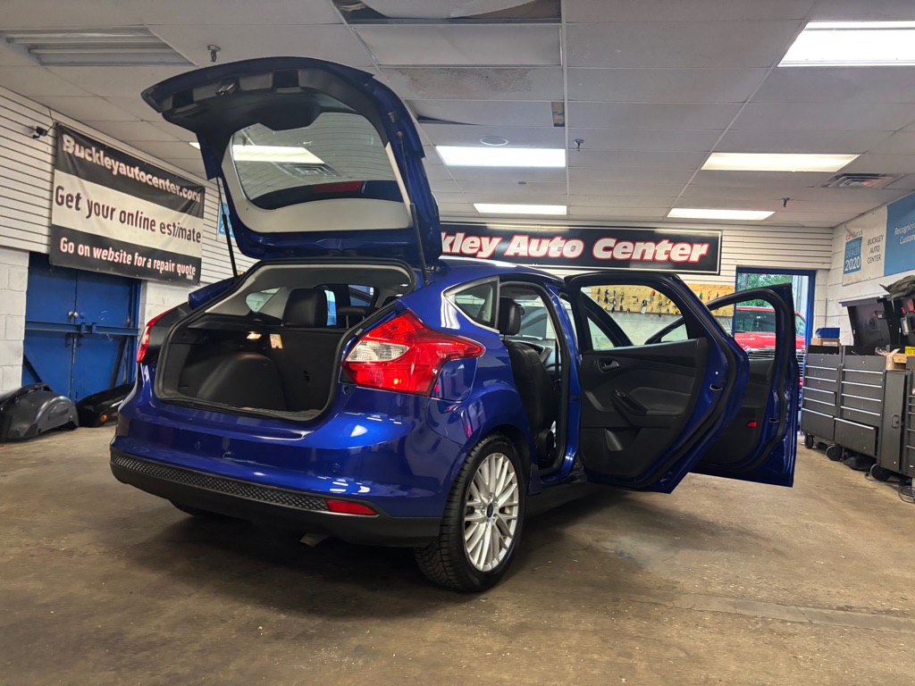 Photo 33 of this FORD FOCUS