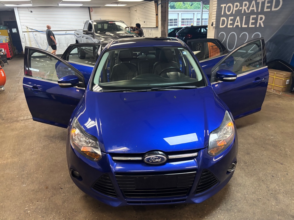 Photo 19 of this FORD FOCUS
