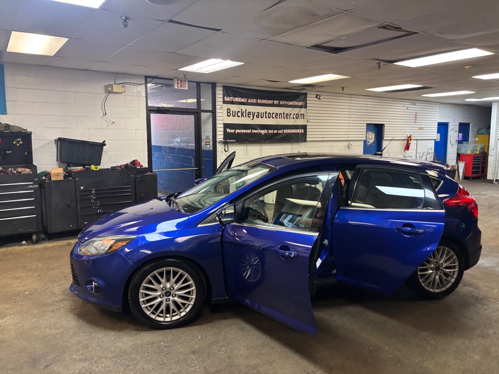 Photo 24 of this FORD FOCUS