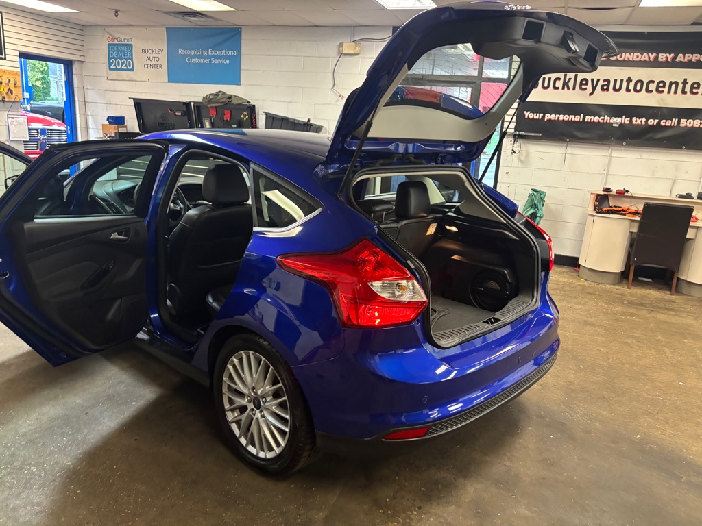 Photo 28 of this FORD FOCUS
