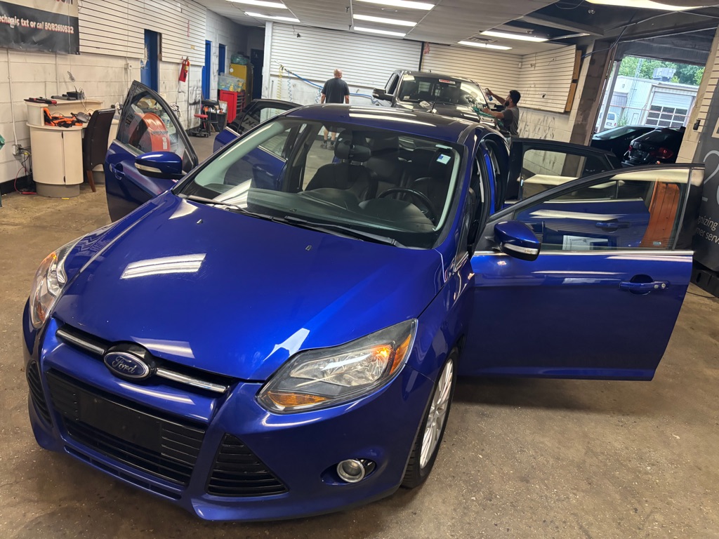 Photo 21 of this FORD FOCUS