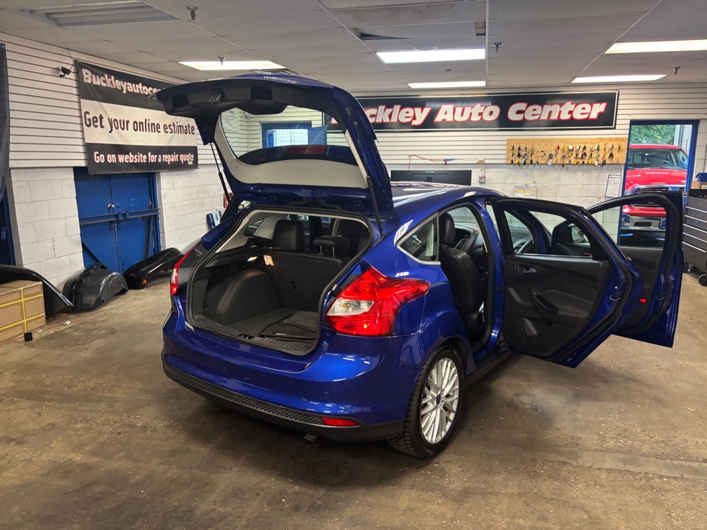 Photo 32 of this FORD FOCUS