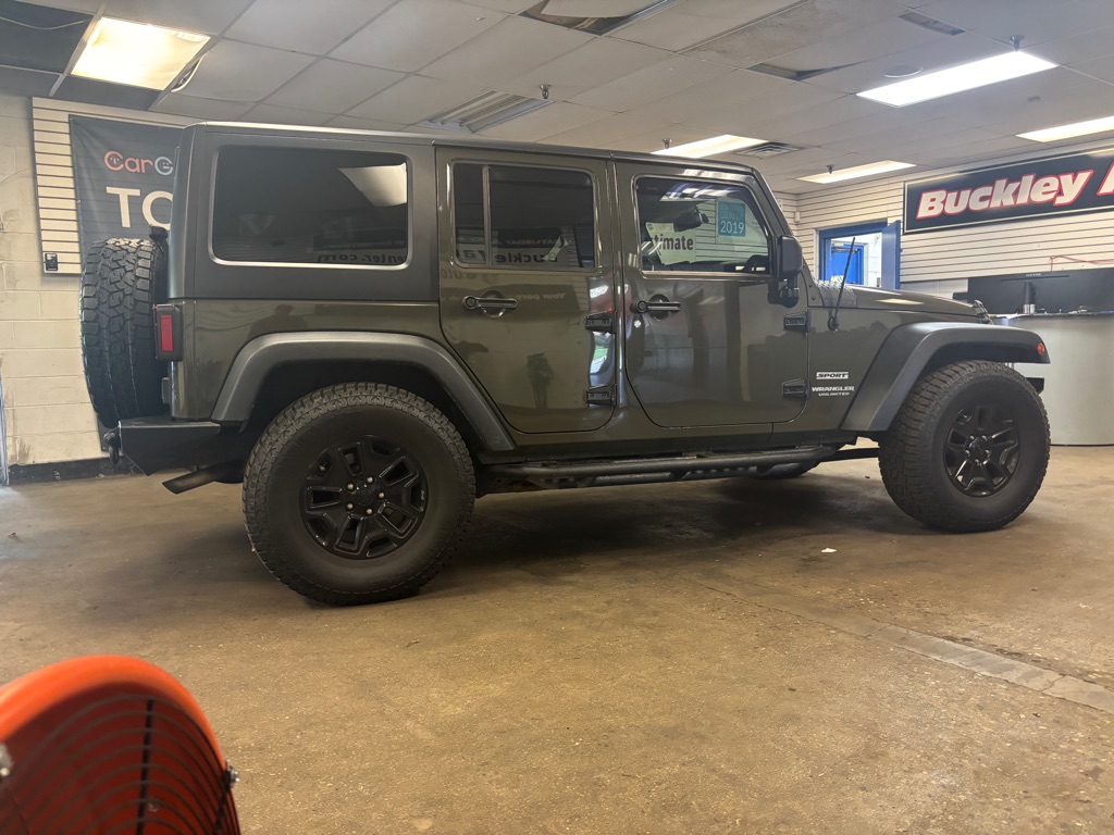 Photo 17 of this JEEP WRANGLER UNLIMI