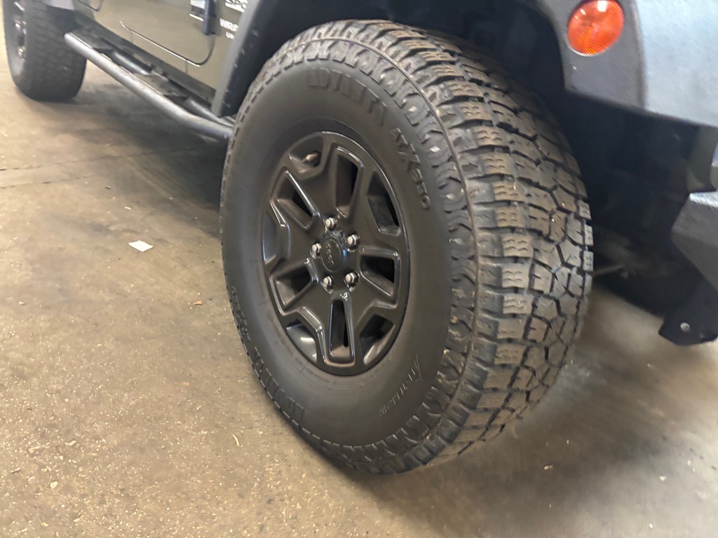 Photo 18 of this JEEP WRANGLER UNLIMI