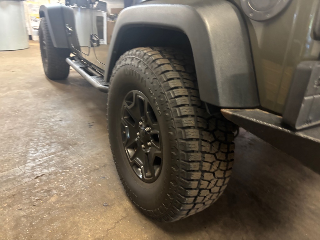 Photo 20 of this JEEP WRANGLER UNLIMI