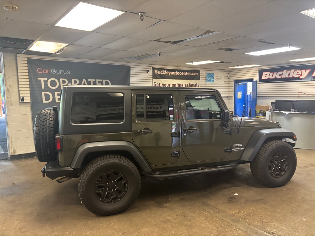 Photo 16 of this JEEP WRANGLER UNLIMI