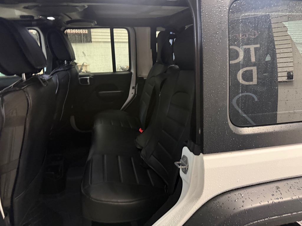 Photo 13 of this JEEP WRANGLER UNLIMI