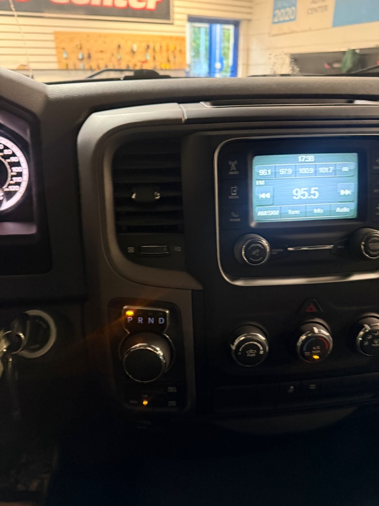 Photo 35 of this RAM 1500 CLASSIC