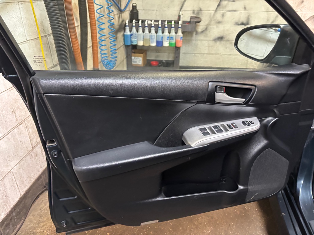 Photo 23 of this TOYOTA CAMRY