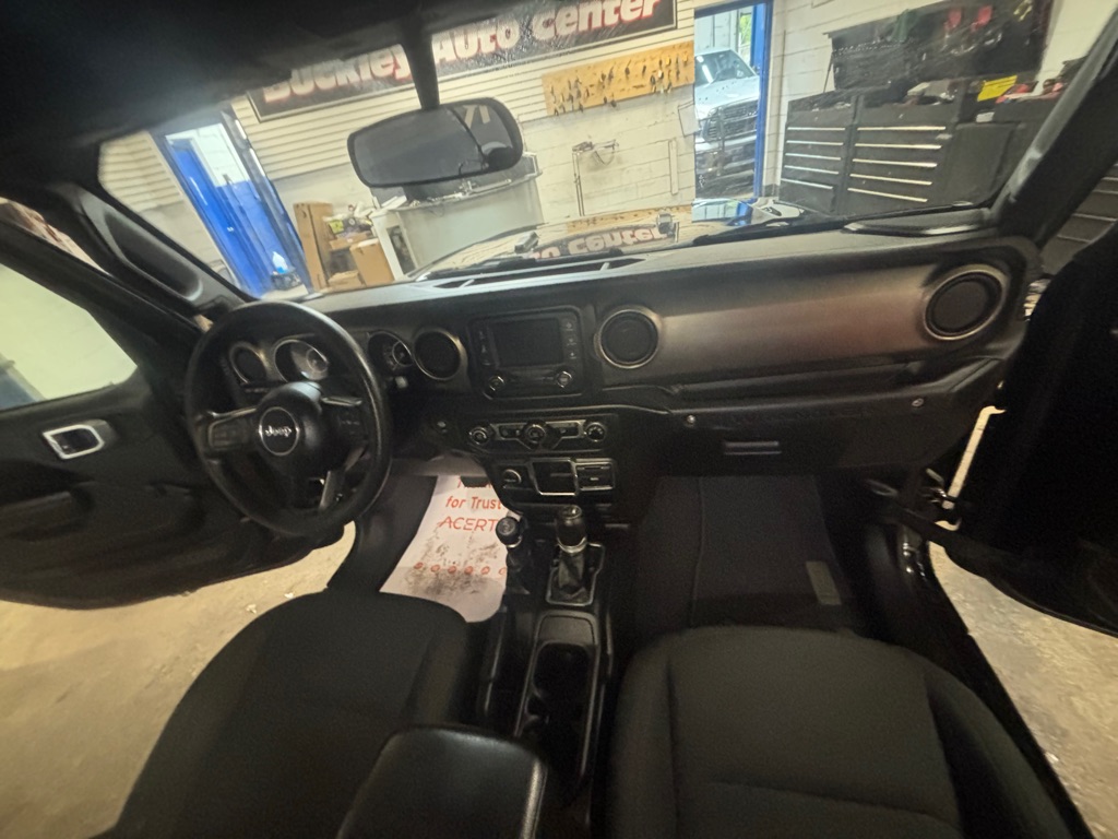 Photo 34 of this JEEP WRANGLER