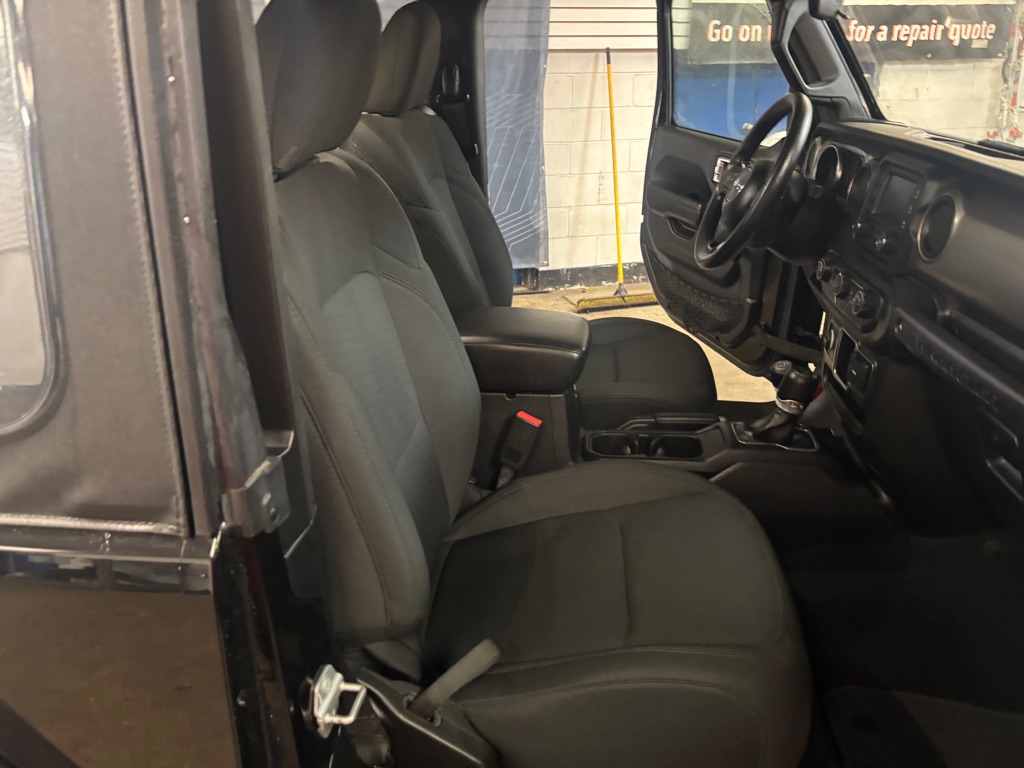 Photo 37 of this JEEP WRANGLER