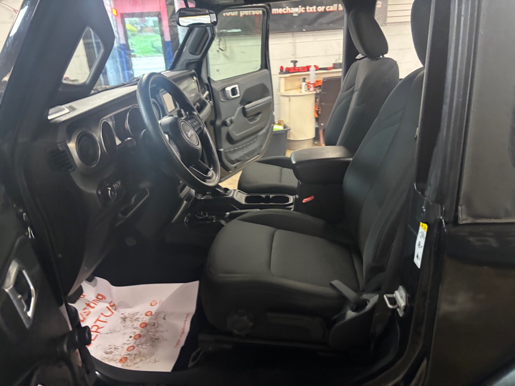 Photo 39 of this JEEP WRANGLER