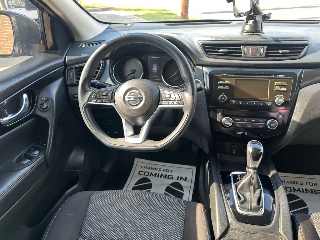 Photo 14 of this NISSAN ROGUE SPORT