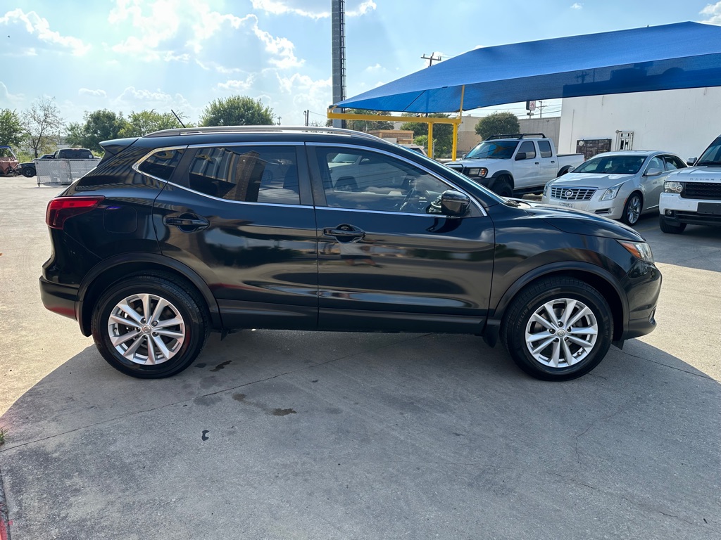 Photo 5 of this NISSAN ROGUE SPORT