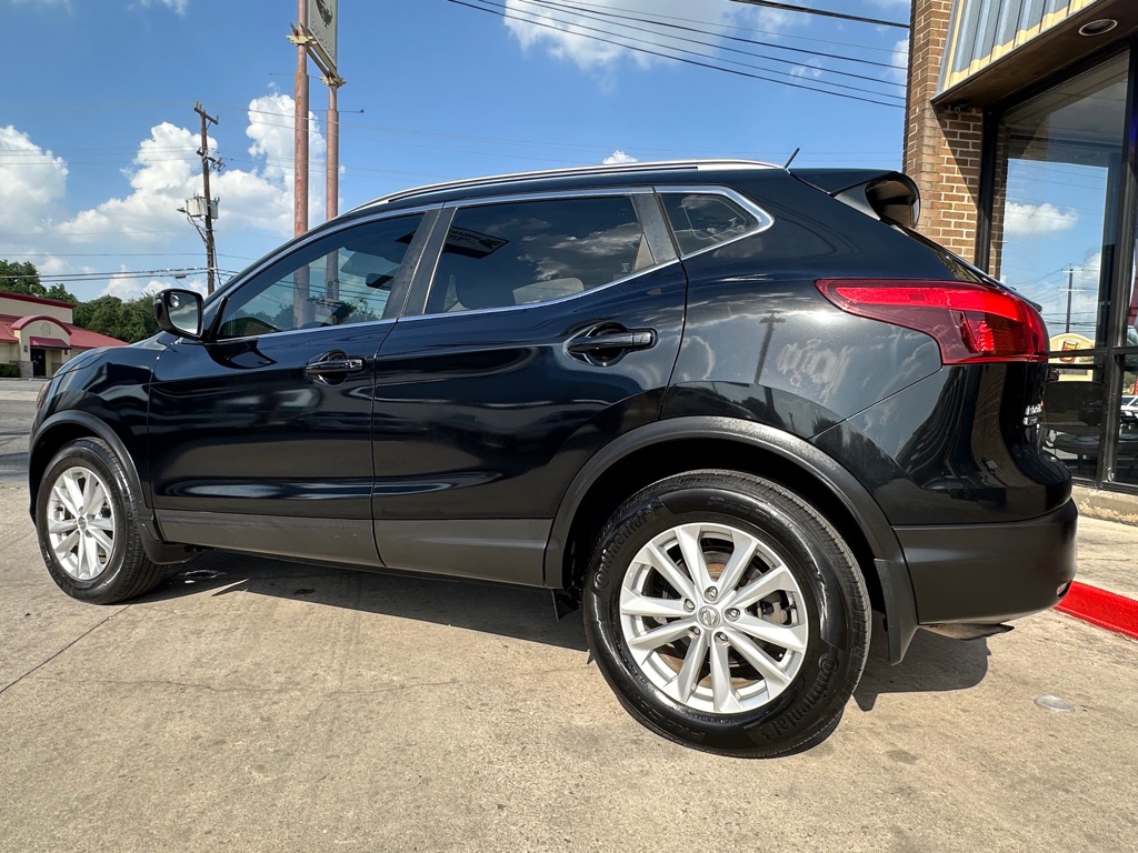 Photo 3 of this NISSAN ROGUE SPORT