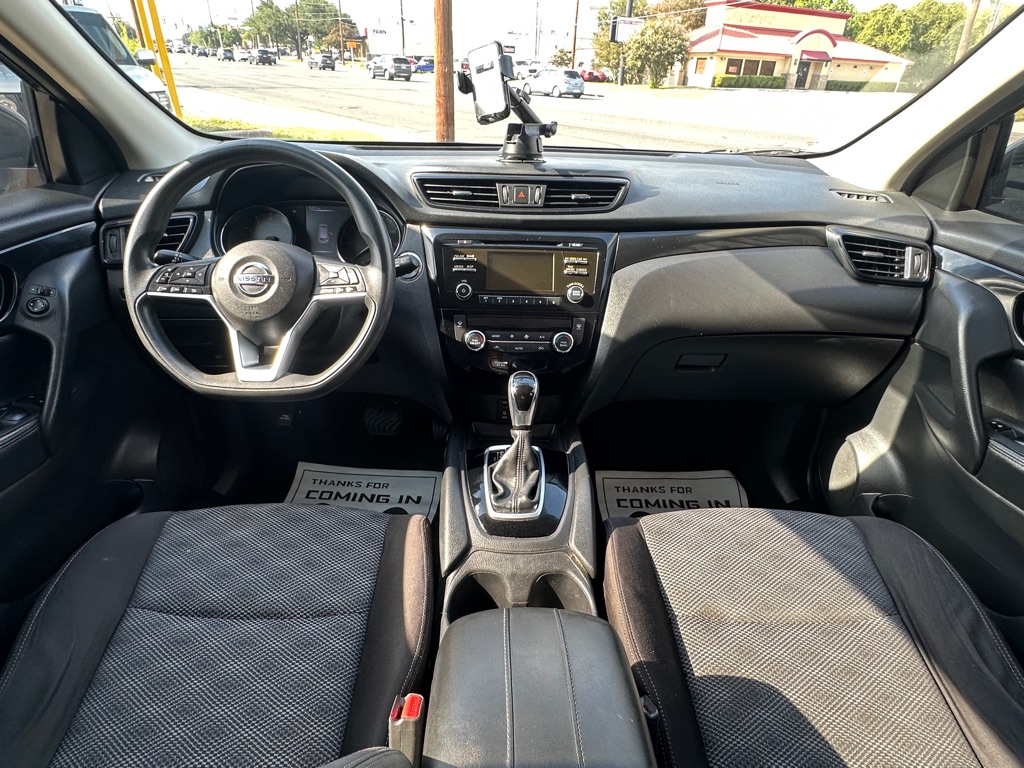 Photo 12 of this NISSAN ROGUE SPORT