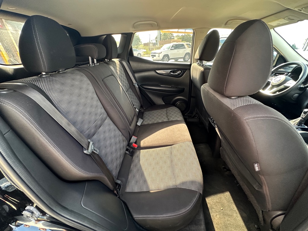 Photo 11 of this NISSAN ROGUE SPORT