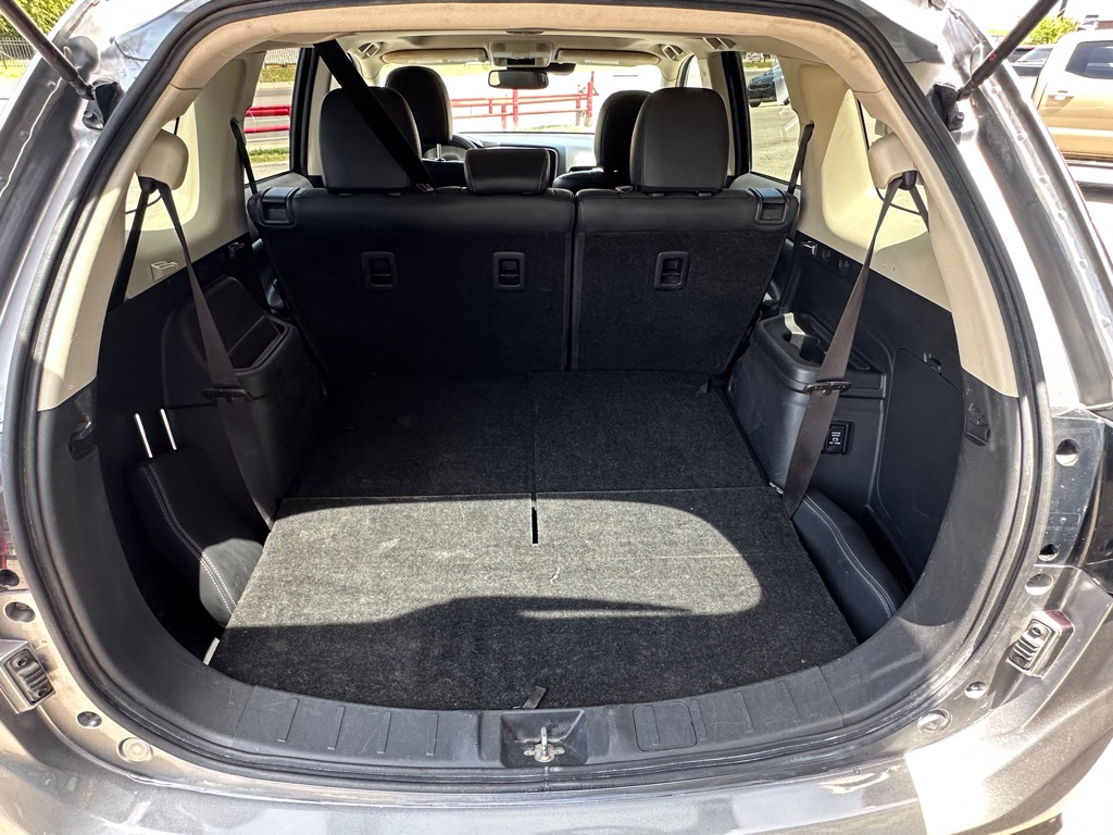 Photo 15 of this MITSUBISHI OUTLANDER