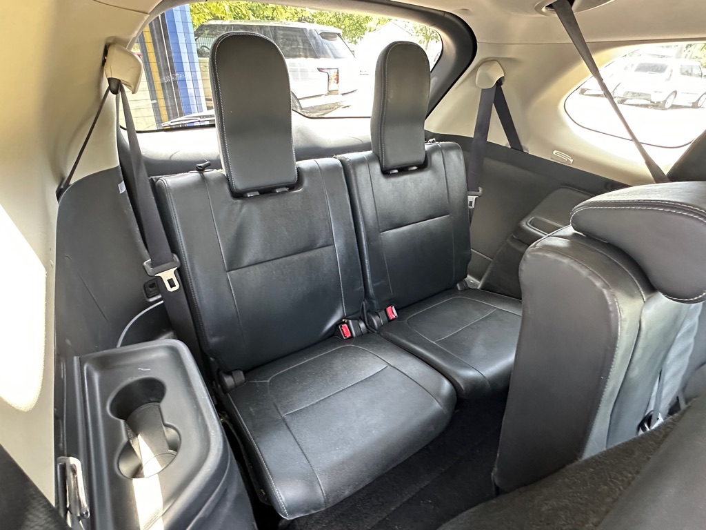 Photo 16 of this MITSUBISHI OUTLANDER