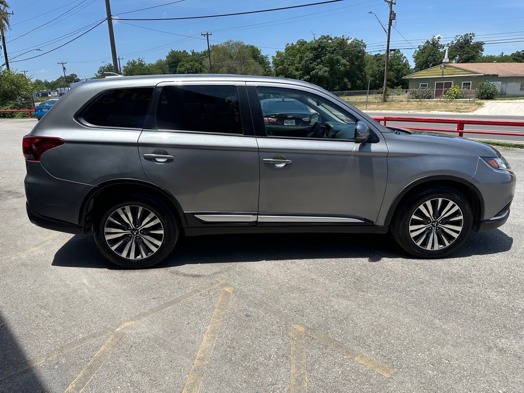 Photo 4 of this MITSUBISHI OUTLANDER