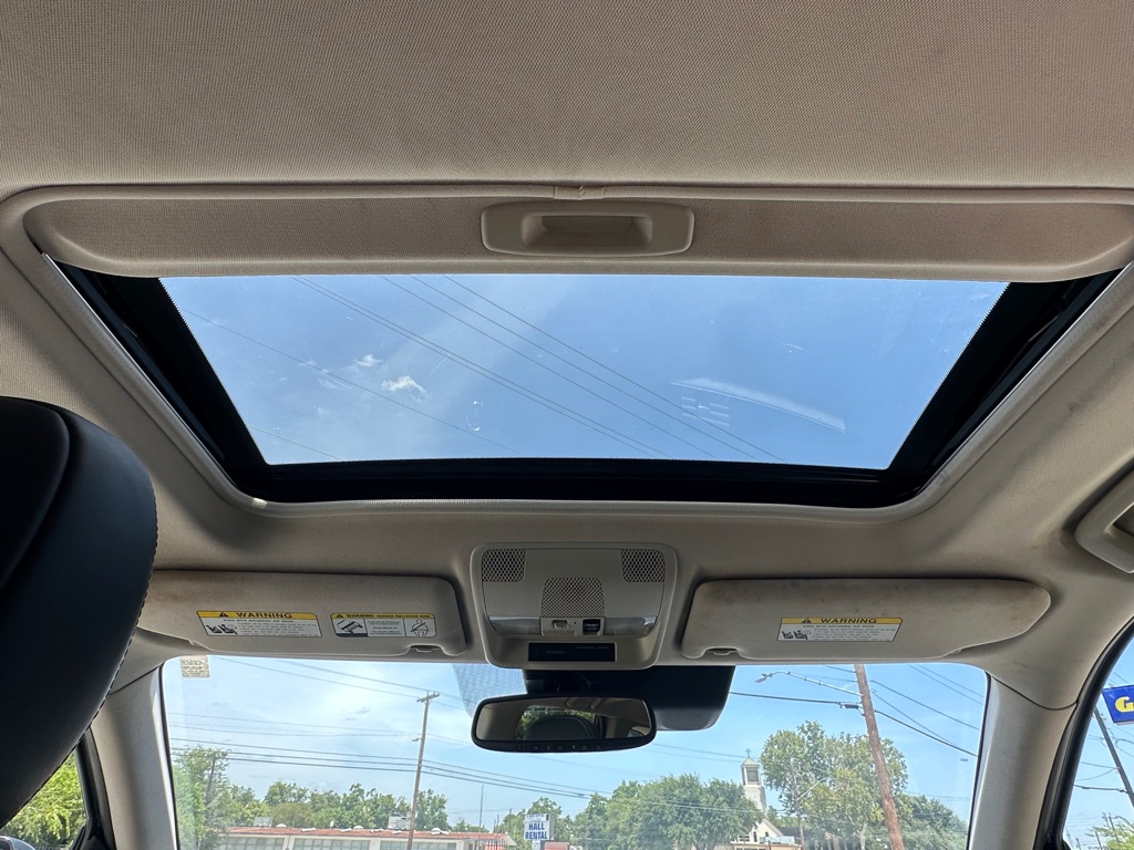 Photo 13 of this MITSUBISHI OUTLANDER