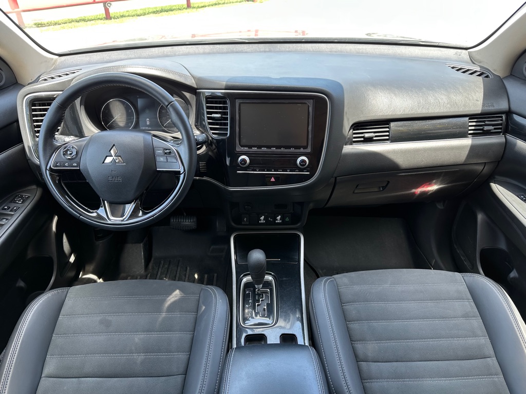 Photo 12 of this MITSUBISHI OUTLANDER