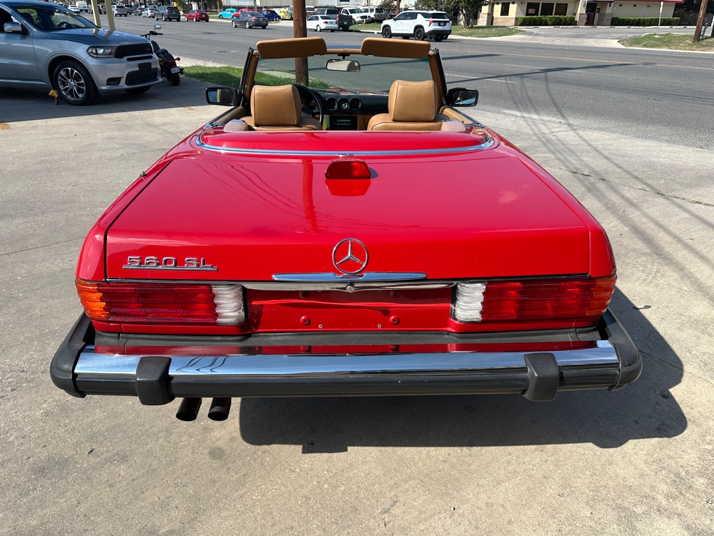 Photo 8 of this MERCEDES-BENZ 560