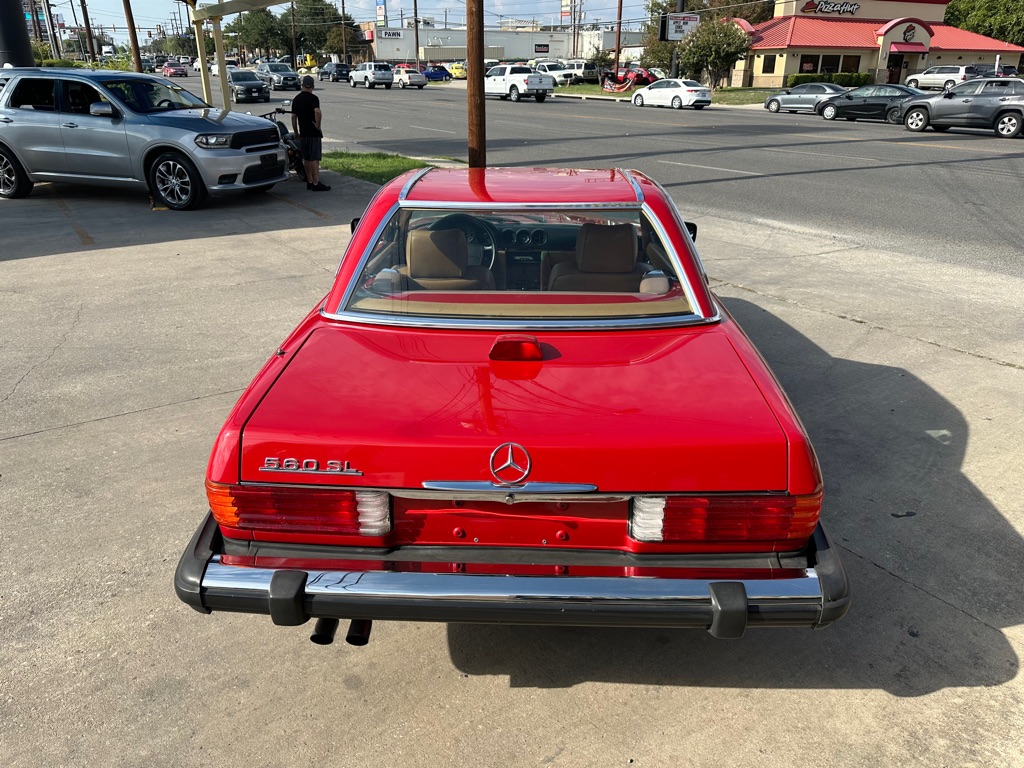 Photo 38 of this MERCEDES-BENZ 560
