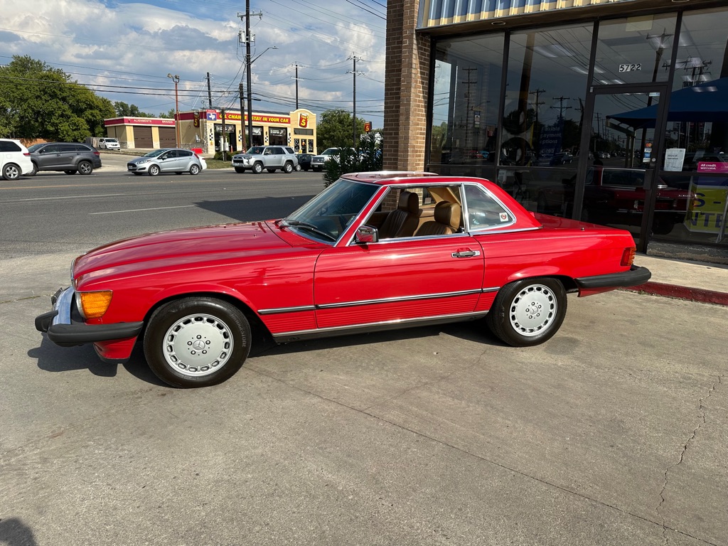 Photo 36 of this MERCEDES-BENZ 560