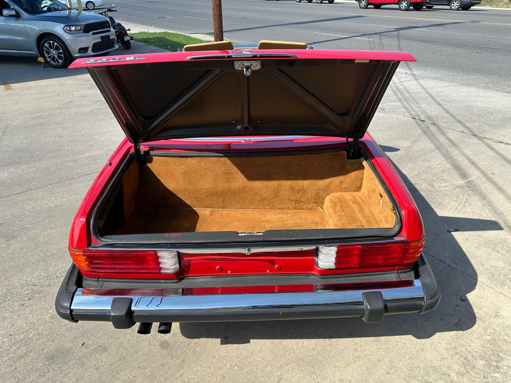 Photo 9 of this MERCEDES-BENZ 560