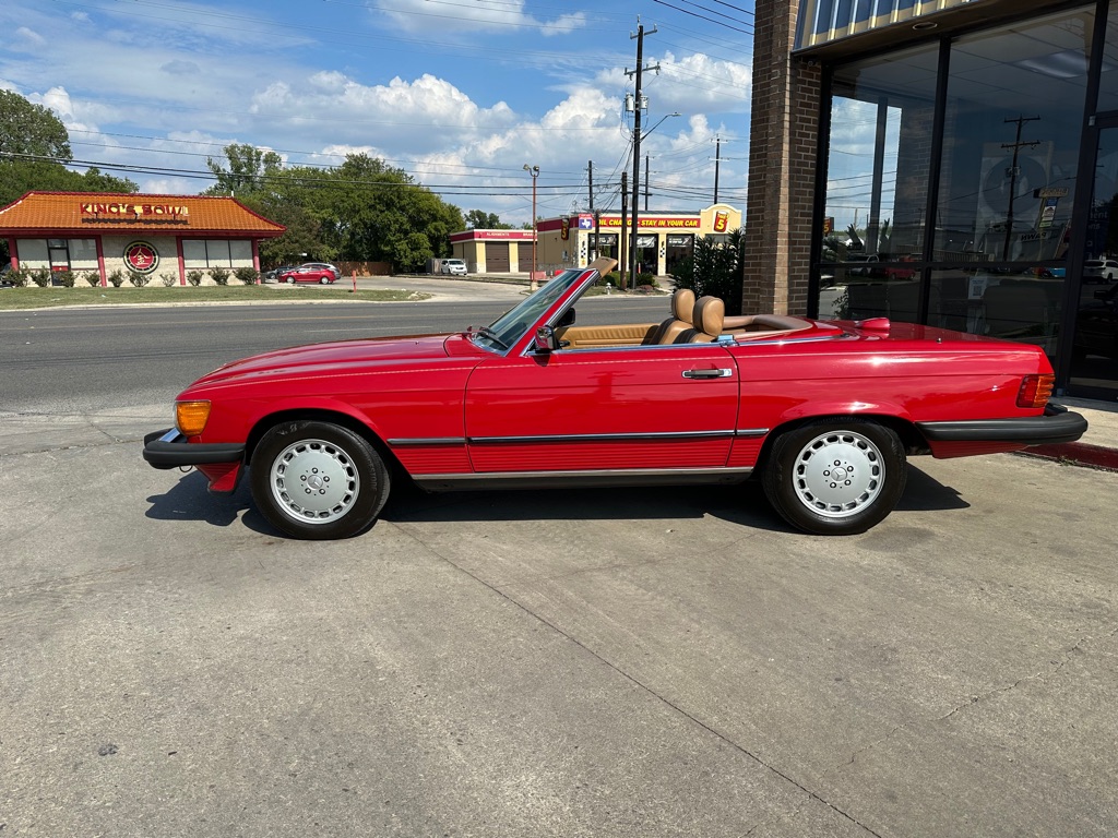 Photo 2 of this MERCEDES-BENZ 560