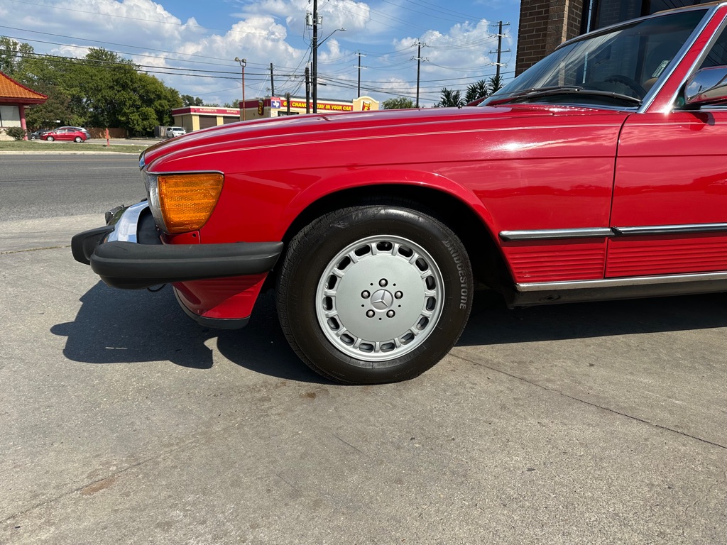 Photo 6 of this MERCEDES-BENZ 560