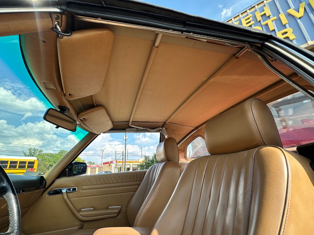 Photo 30 of this MERCEDES-BENZ 560