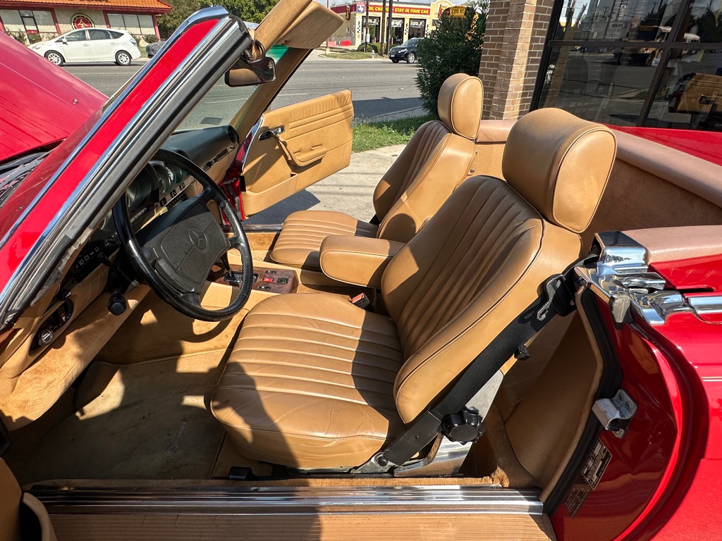 Photo 20 of this MERCEDES-BENZ 560