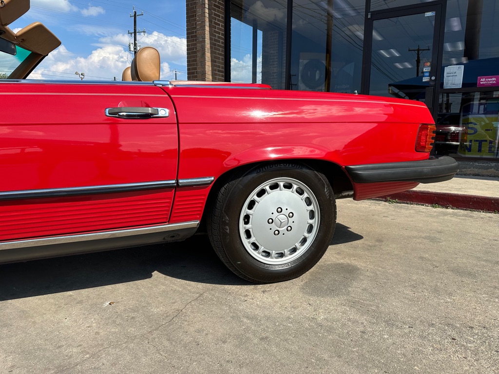 Photo 7 of this MERCEDES-BENZ 560