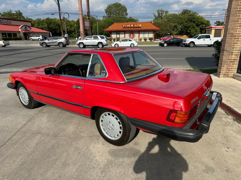 Photo 37 of this MERCEDES-BENZ 560