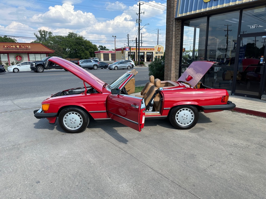 Photo 16 of this MERCEDES-BENZ 560