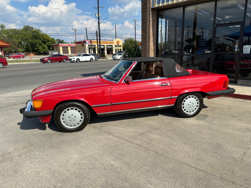 Photo 27 of this MERCEDES-BENZ 560