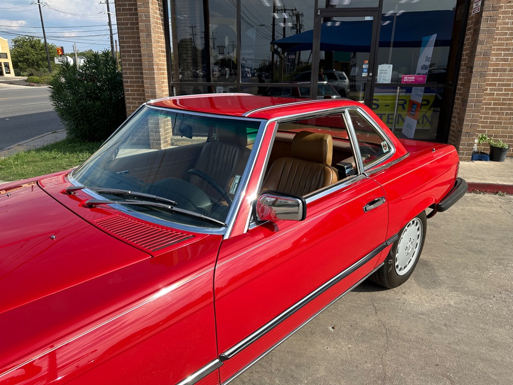 Photo 40 of this MERCEDES-BENZ 560