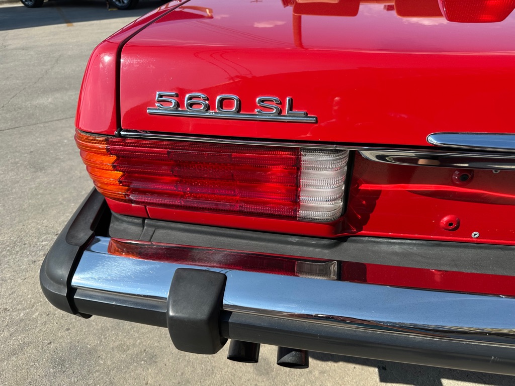 Photo 23 of this MERCEDES-BENZ 560