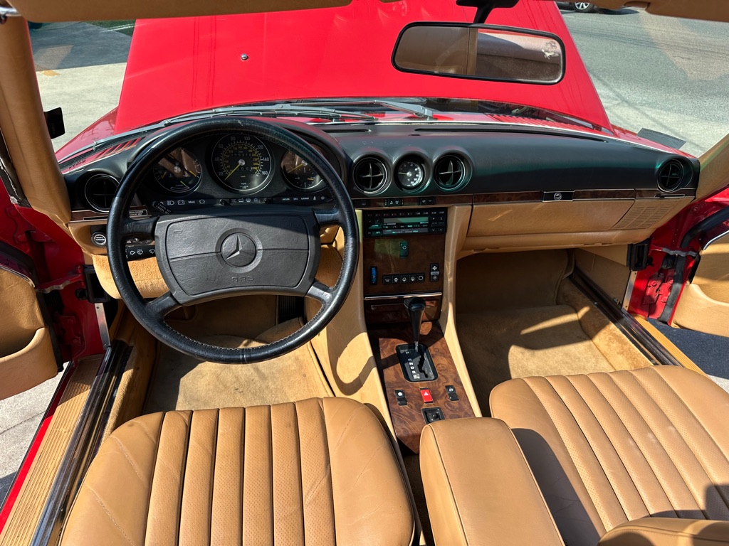 Photo 19 of this MERCEDES-BENZ 560