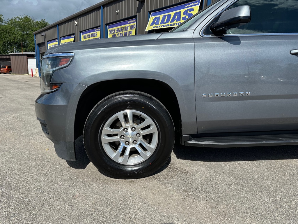 Photo 3 of this CHEVROLET SUBURBAN