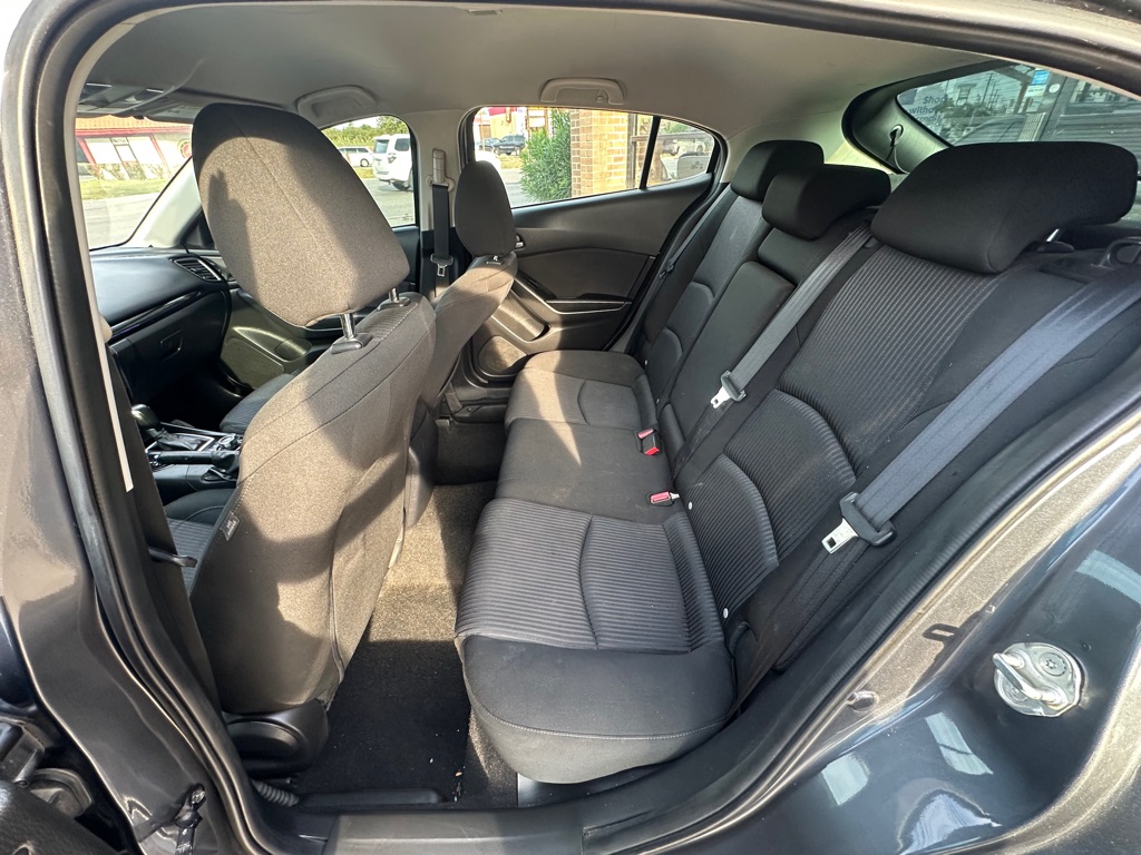 Photo 10 of this MAZDA 3