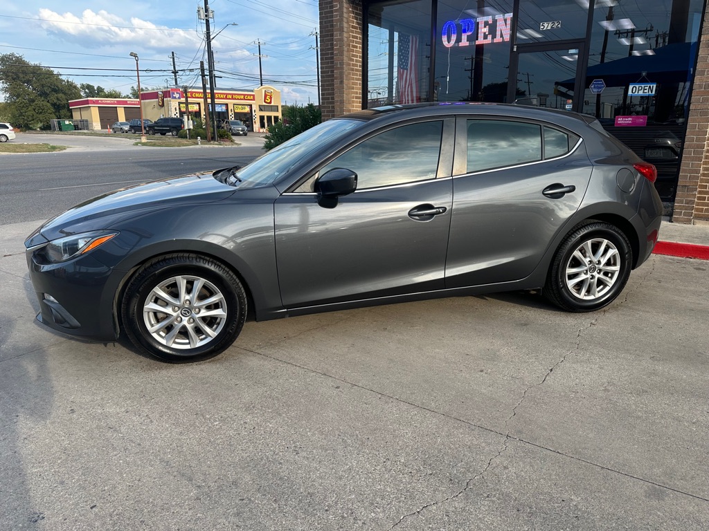 Photo 2 of this MAZDA 3