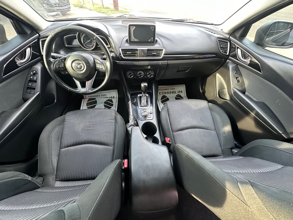 Photo 12 of this MAZDA 3